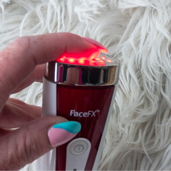 Silk’n FaceFX Red Light Anti-Aging Device - Picture 8 of 9